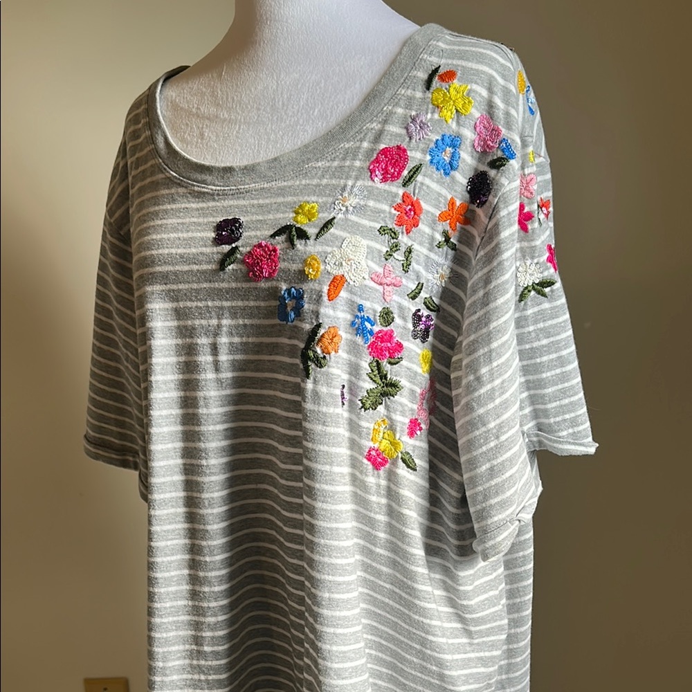 Anthropologie Oversized Boxy White Gray T-Shirt